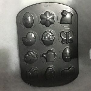 Wiltons baking mold for Easter. Baking mold, Wiltons cake pan, ladybug pan,